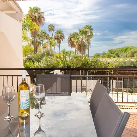 Waves Apartment, Only 250m From The Sea Semesterbostad *