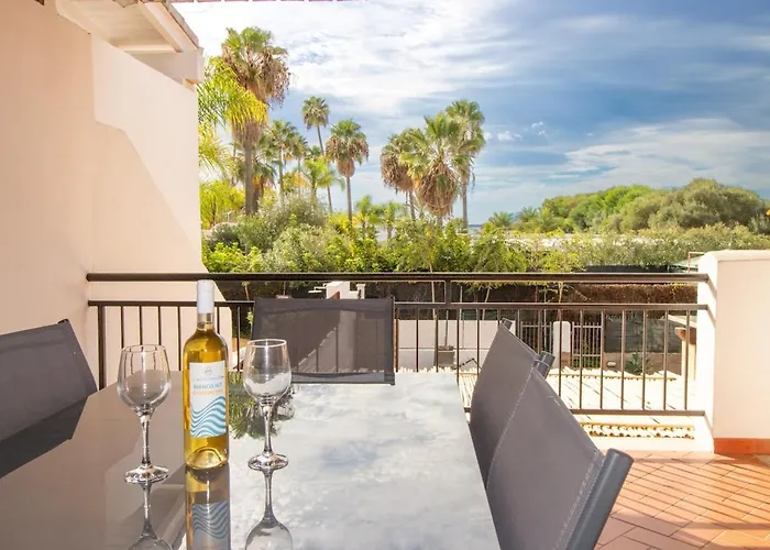 Waves Apartment, Only 250m From The Sea Semesterbostad *