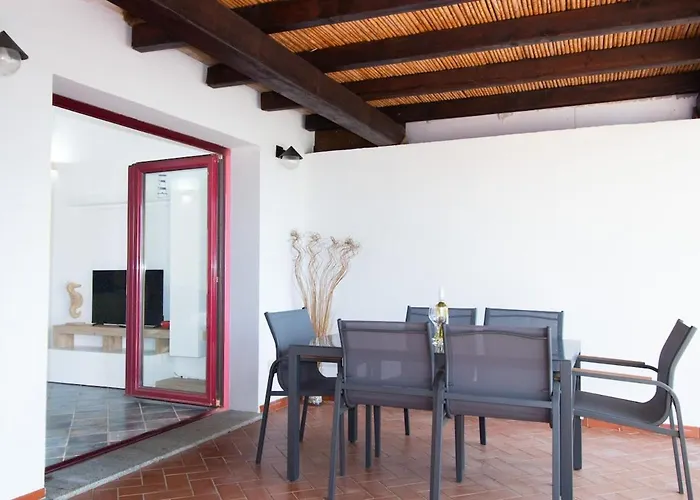 Semesterbostad Waves Apartment, Only 250m From The Sea